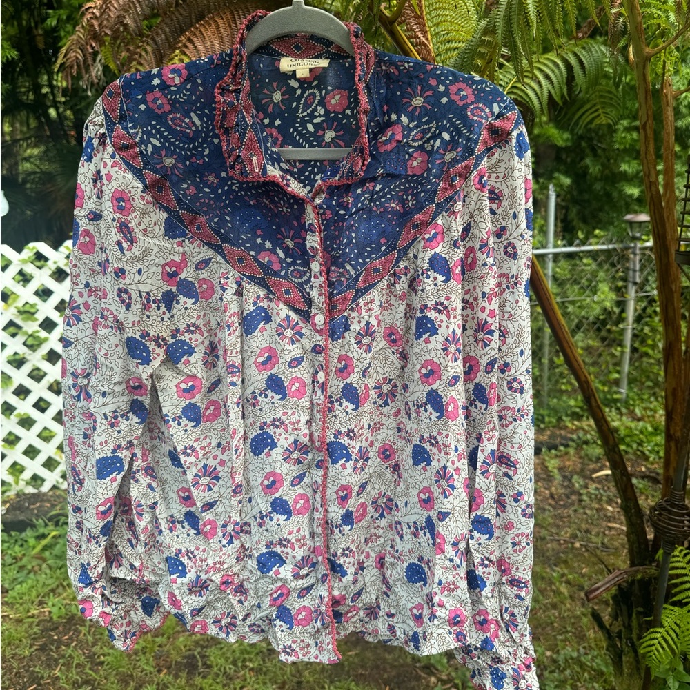 Chasing Unicorns blouse size L